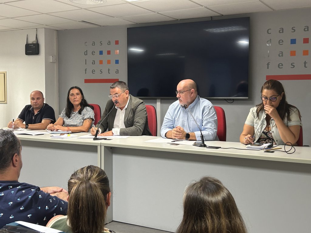 La asamblea aprueba la creación del ‘Reglamento del sistema de elección de la bellesa del foc d’Alacant i les seues dames d’honor’