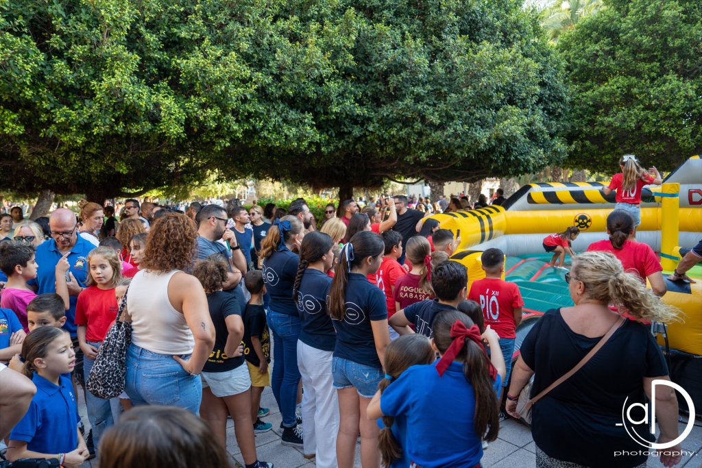 Más de 900 niños disfrutan del día del foguerer i barraquer infanti