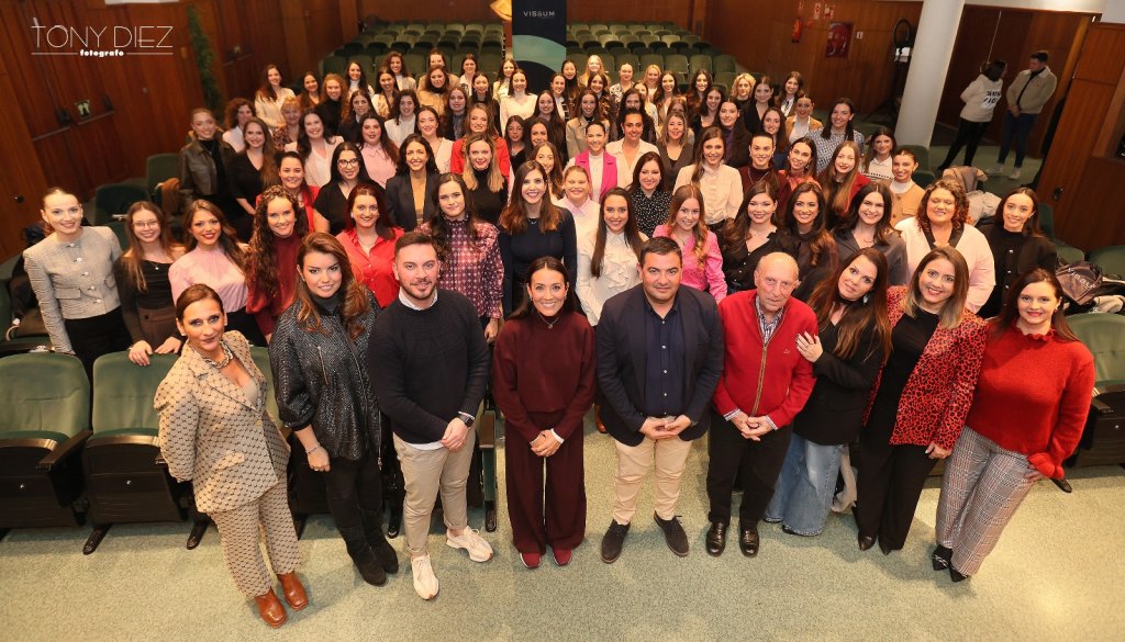 Primer encuentro entre las candidatas a Bellesa del Foc d'Alacant 2025 y su jurado